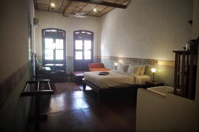 Ren I Tang Heritage Inn Джордж Таун Екстериор снимка